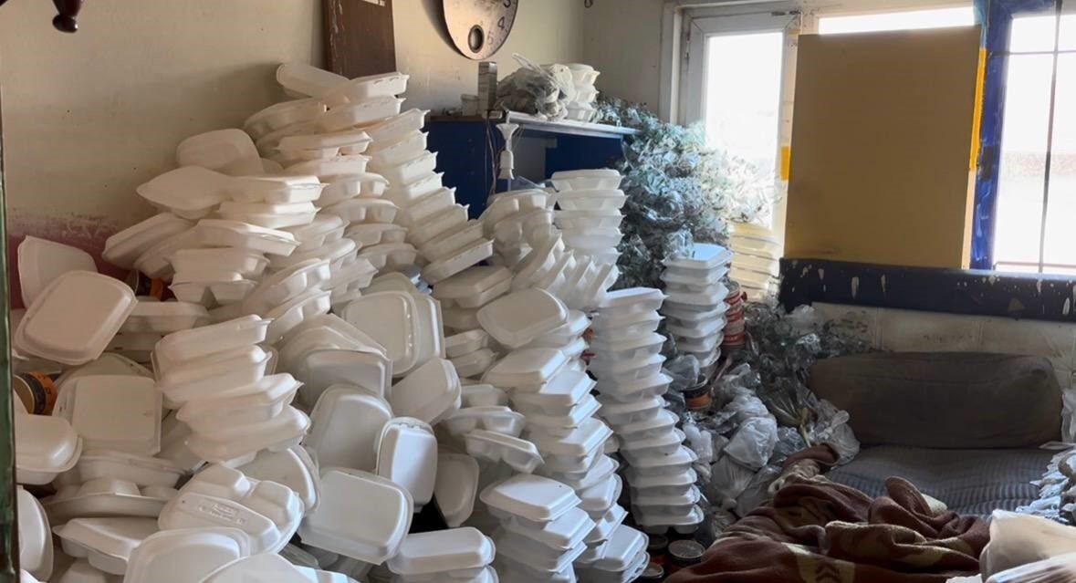 Kocaeli’de icra yoluyla kaybettiği dairesinde yaşayan 60 yaşındaki S.K., bir