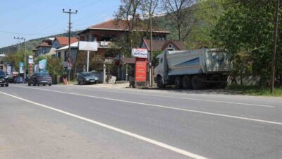 Sakarya’nın Sapanca ilçesinde belediyenin çöp kamyonunu altında kalan 31 yaşındaki
