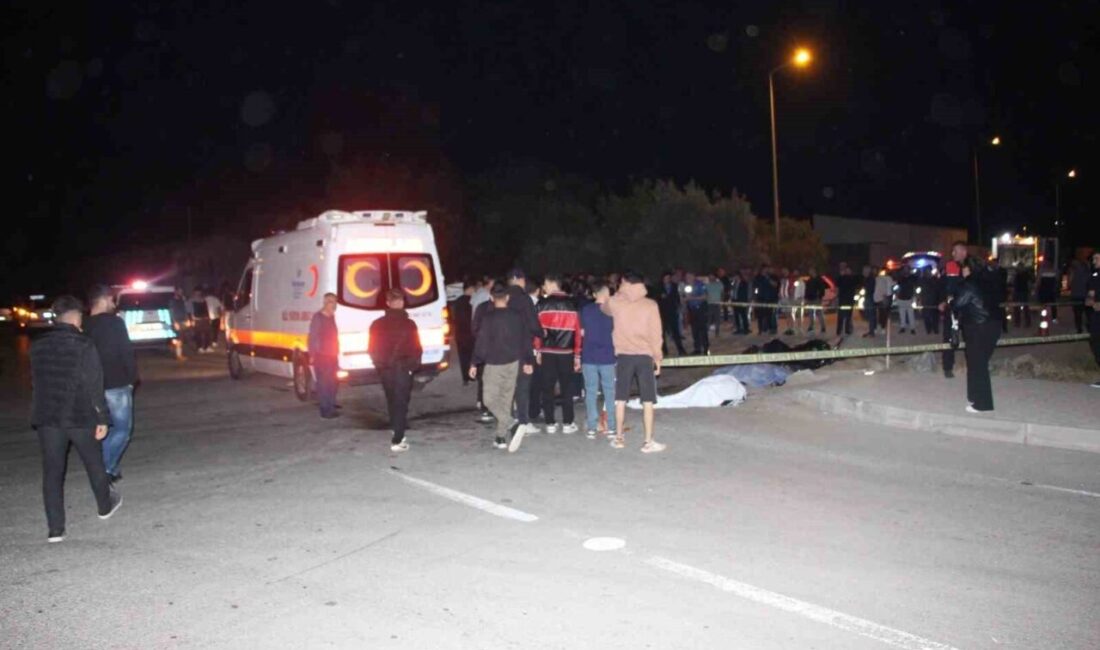 Antalya’nın Kumluca ilçesinde motosikletin, kontrolsüz kavşaktan dönmeye çalışan belediyeye ait