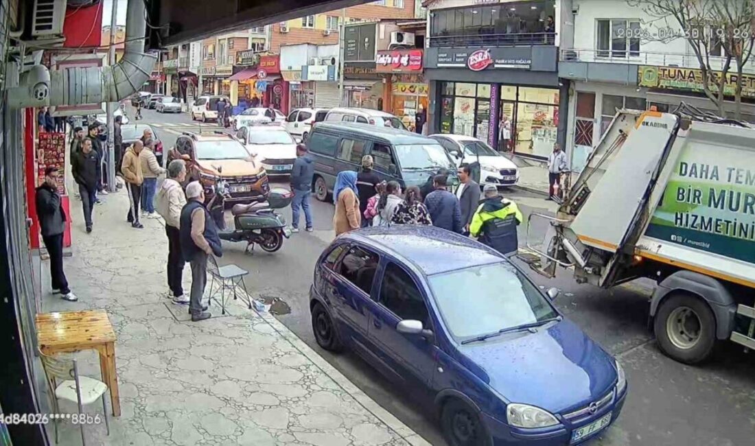 Tekirdağ’ın Muratlı ilçesinde hafif ticari aracın çöp toplama kamyonuna arkadan