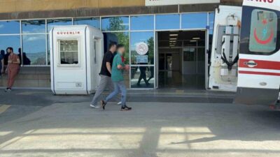 Çorum’da kurban kesmek isterken kendilerini yaralayan vatandaşlar hastanelerin yolunu tuttu.