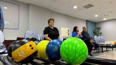Çorum Belediyesi tarafından düzenlenen bowling etkinliğinde bir araya gelen anneler