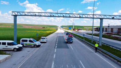 Çorum’un Alaca ilçesinde Kurban Bayramı tatili dolayısıyla yola çıkan vatandaşlara,
