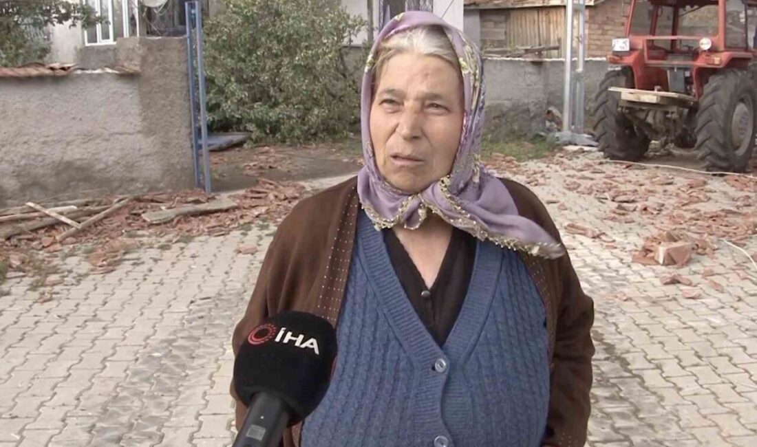 Çorum’un Sungurlu ilçesinde meydana gelen hortum sebebiyle evlerin tamamına yakınının