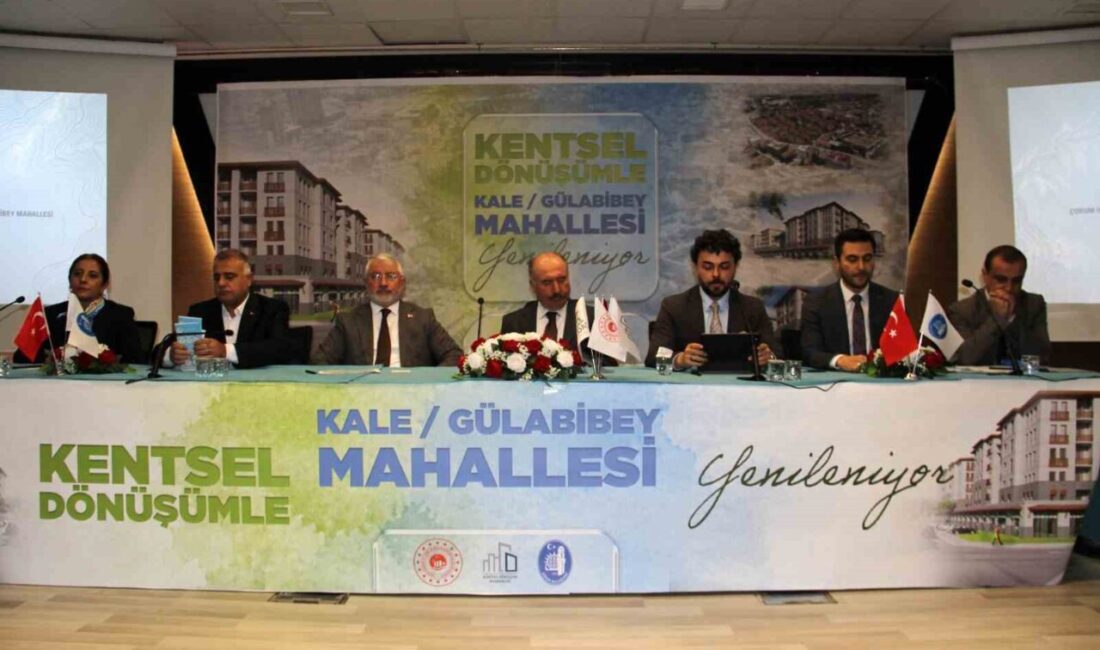 Çorum’da iki mahallede gerçekleştirilecek kentsel dönüşüm projeleriyle ilgili vatandaşlar bilgilendirildi.