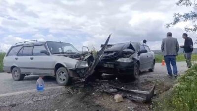 Çorum’un Boğazkale ilçesinde iki otomobilin kavşakta çarpışması sonucu meydana gelen