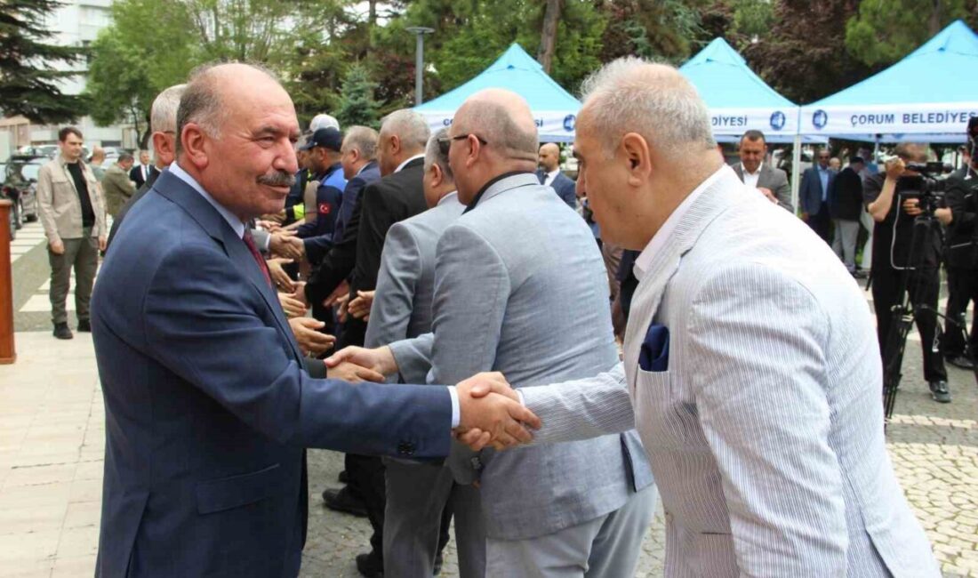 Çorum’da düzenlenen programda, il protokolü ve vatandaşlar bayramlaştı. Çorum’da Kurban