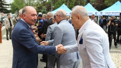 Çorum’da düzenlenen programda, il protokolü ve vatandaşlar bayramlaştı. Çorum’da Kurban