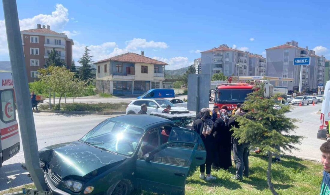 Çorum’un Sungurlu ilçesinde otomobil ile cipin çarpışması neticesinde meydana gelen