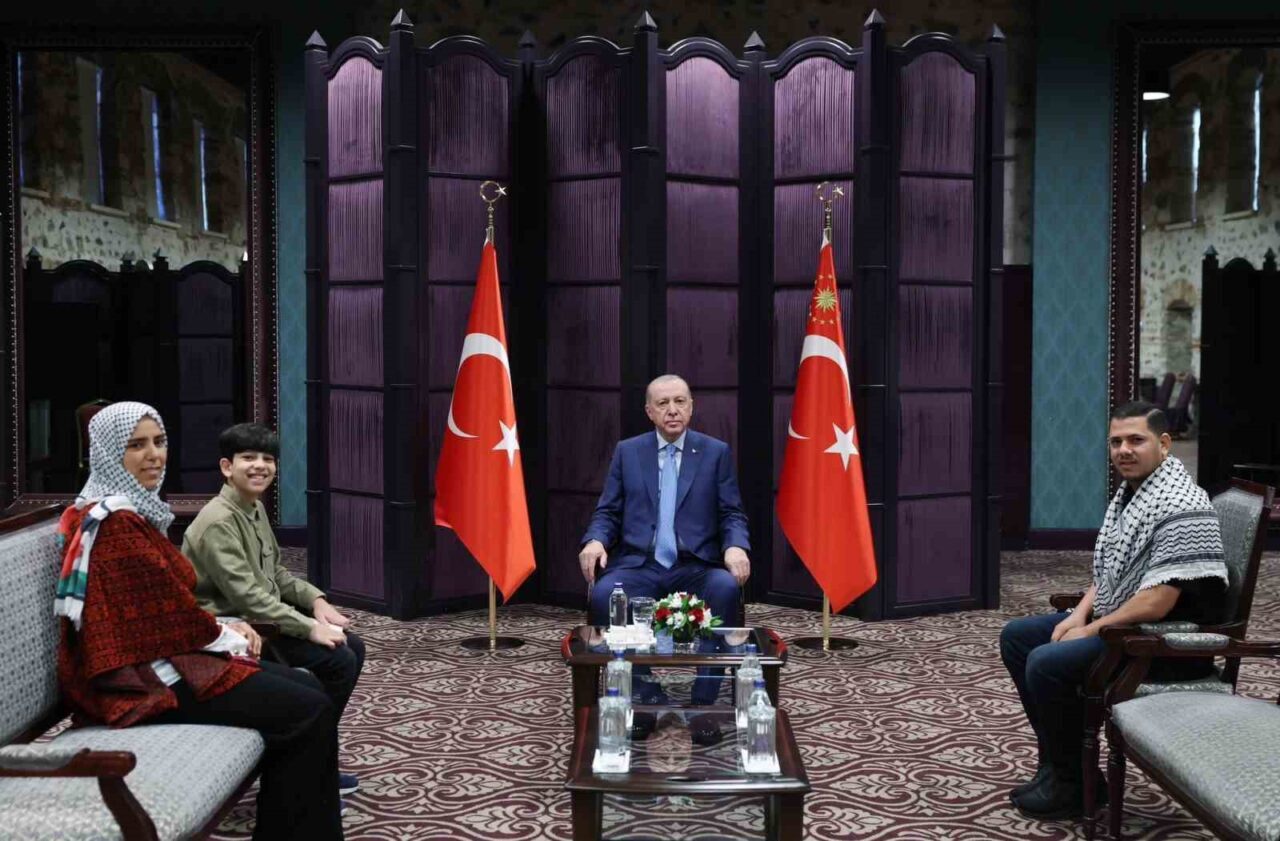 Cumhurbaşkanı Recep Tayyip Erdoğan, Gazze dramını anlatan videolarıyla tanınan 11