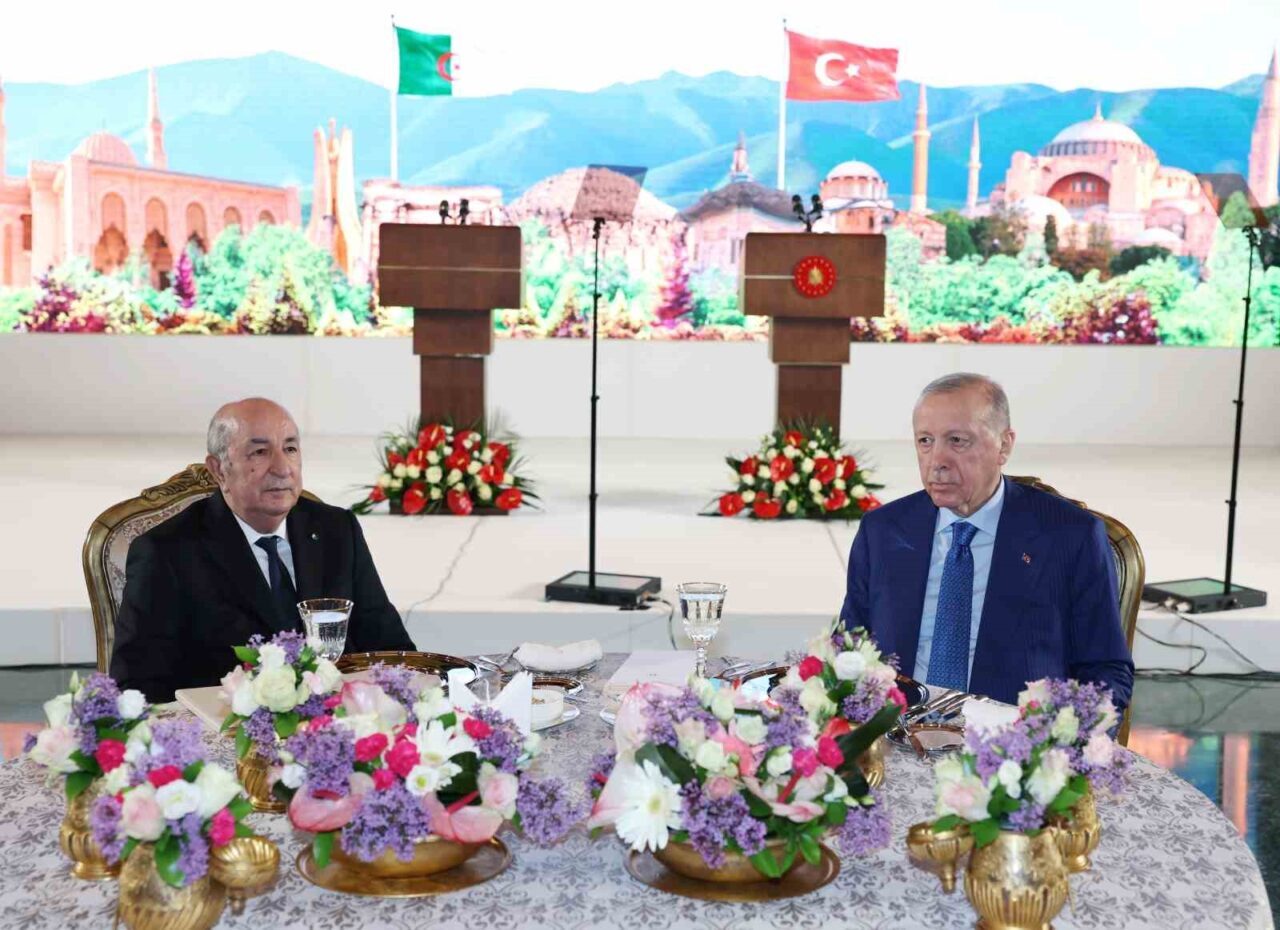 Cumhurbaşkanı Recep Tayyip Erdoğan, Cezayir Cumhurbaşkanı Abdülmecid Tebbun’a Türkiye Cumhuriyeti