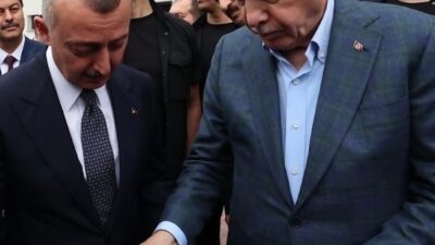 Kocaeli Büyükşehir Belediye Başkanı Tahir Büyükakın, yapımı devam eden Kocaelispor