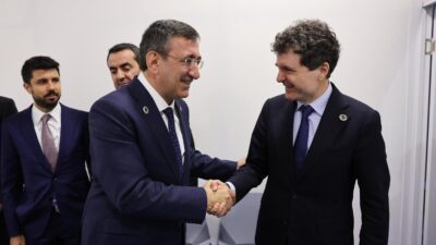 Cumhurbaşkanı Yardımcısı Cevdet Yılmaz, Erivan’da Romanya Cumhurbaşkanı Nicuşor Dan ile