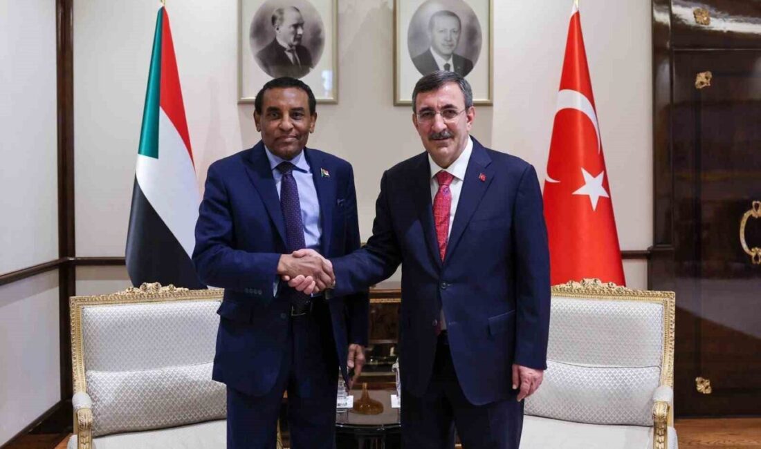 Cumhurbaşkanı Yardımcısı Cevdet Yılmaz, Sudan Başbakanı Kamil İdris ile görüştü.