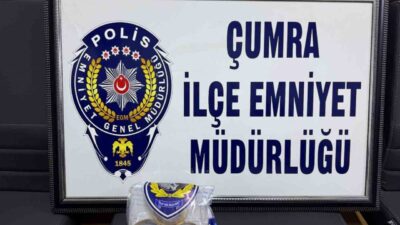 Konya’nın Çumra ilçesinde, iki ayrı dükkandan altın ve bağış kutusu