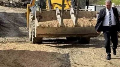 Diyarbakır’ın Çüngüş İlçe Belediyesi tarafından, kentte yol yapım çalışmaları aralıksız