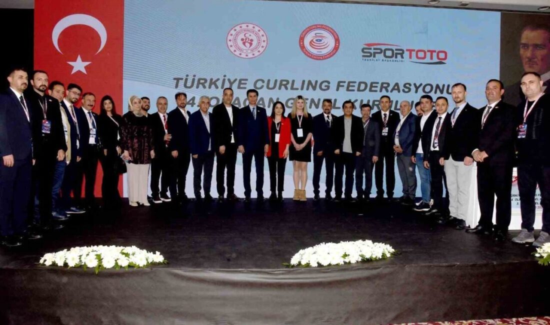 Türkiye Curling Federasyonu’nun kurucu başkanı olan Prof. Dr. Kenan Şebin,