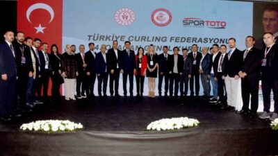 Türkiye Curling Federasyonu’nun kurucu başkanı olan Prof. Dr. Kenan Şebin,