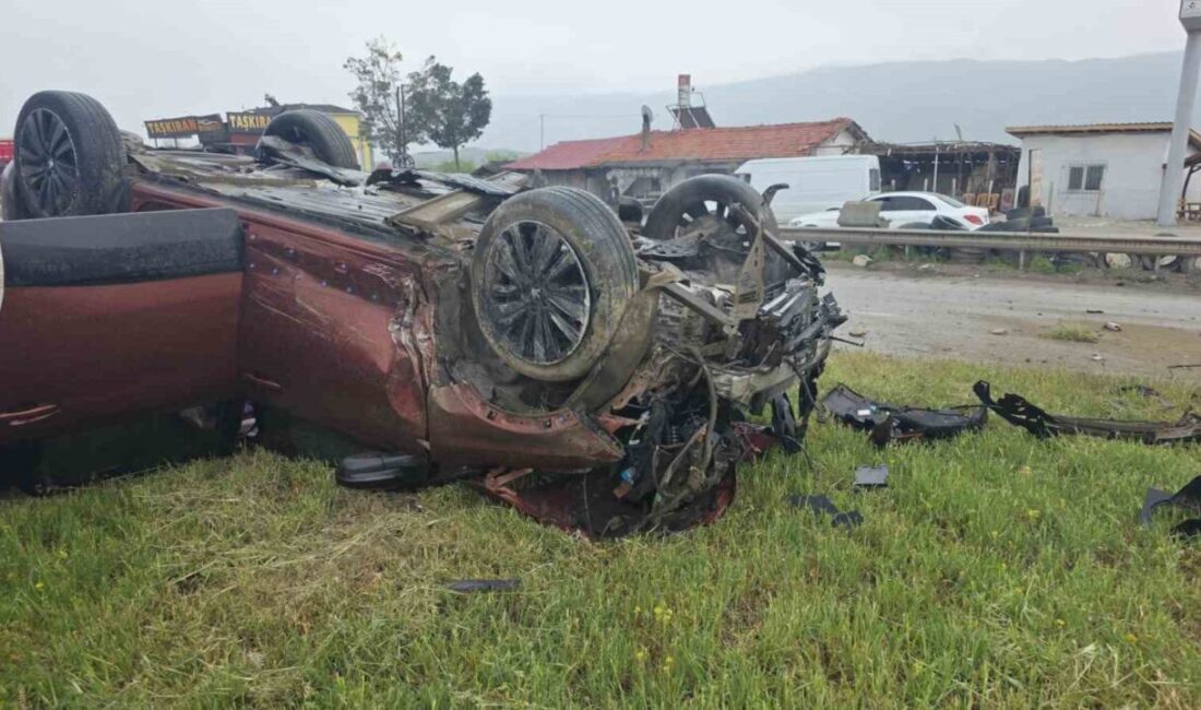 Kastamonu’nun Tosya ilçesi D100 karayolunda cipin refüje çarptıktan sonra takla