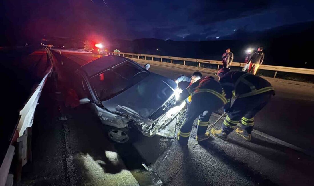 Kastamonu’nun Tosya ilçesi D100 karayolunda otomobilin bariyerlere çarpması neticesinde meydana