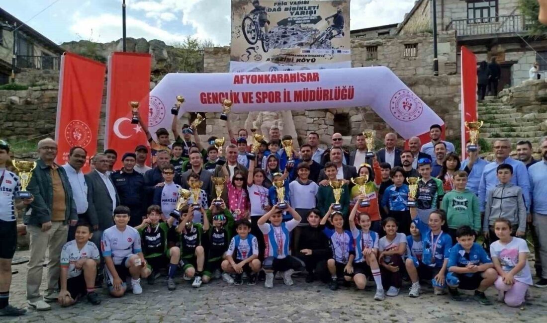 Afyonkarahisar’da yapılan 1.Etap Dağ Bisikleti Yarışlarında Erzurumlu sporcular, Dadaşların göğsünü