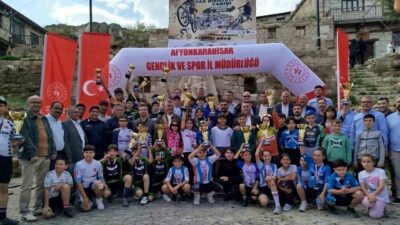 Afyonkarahisar’da yapılan 1.Etap Dağ Bisikleti Yarışlarında Erzurumlu sporcular, Dadaşların göğsünü