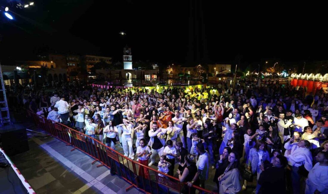 Marmaris Latin Fest kapsamında düzenlenen Latin Partisi, yüzlerce dans tutkununu