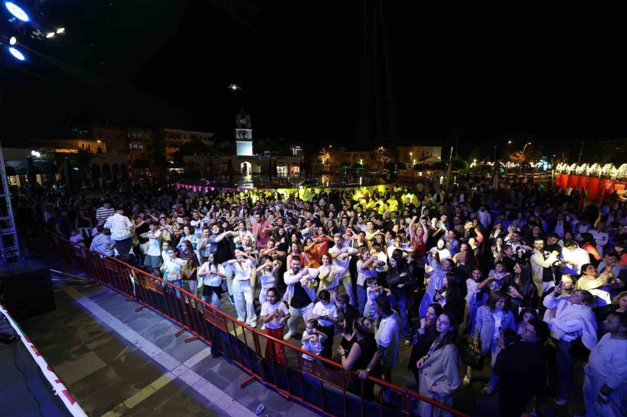 Marmaris Latin Fest kapsamında düzenlenen Latin Partisi, yüzlerce dans tutkununu