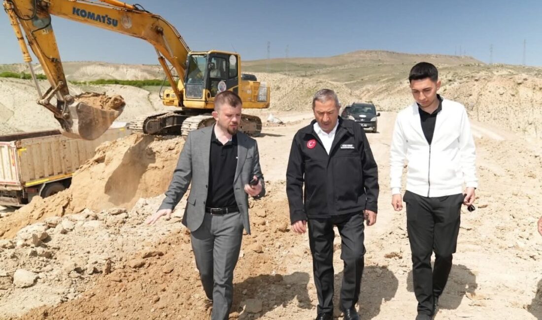 Malatya’nın Darende ilçesinde yapımı devam eden Millet Bahçesi’nde tesviye çalışmaları