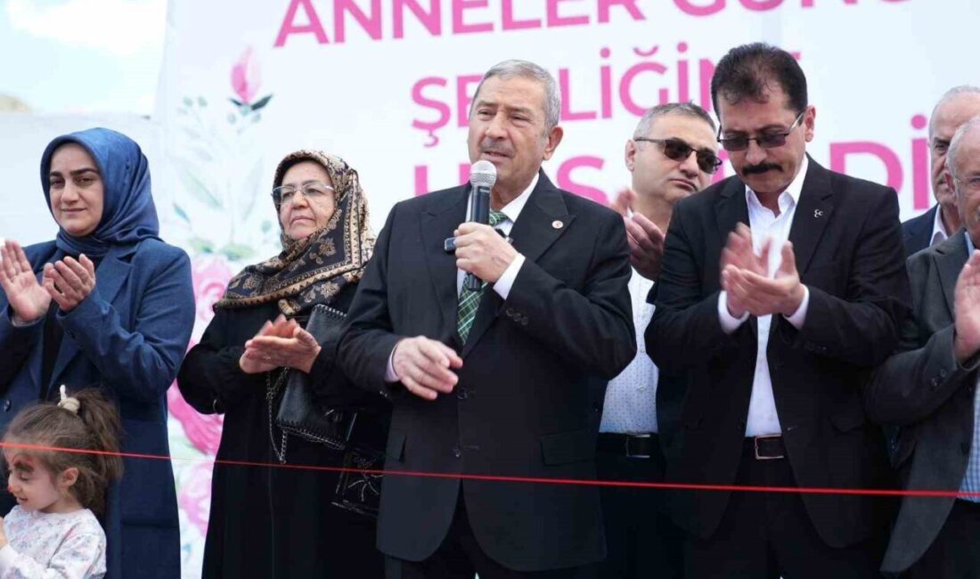 Darende Belediyesi tarafından düzenlenen Anneler Günü Şenliği, yoğun katılım ve