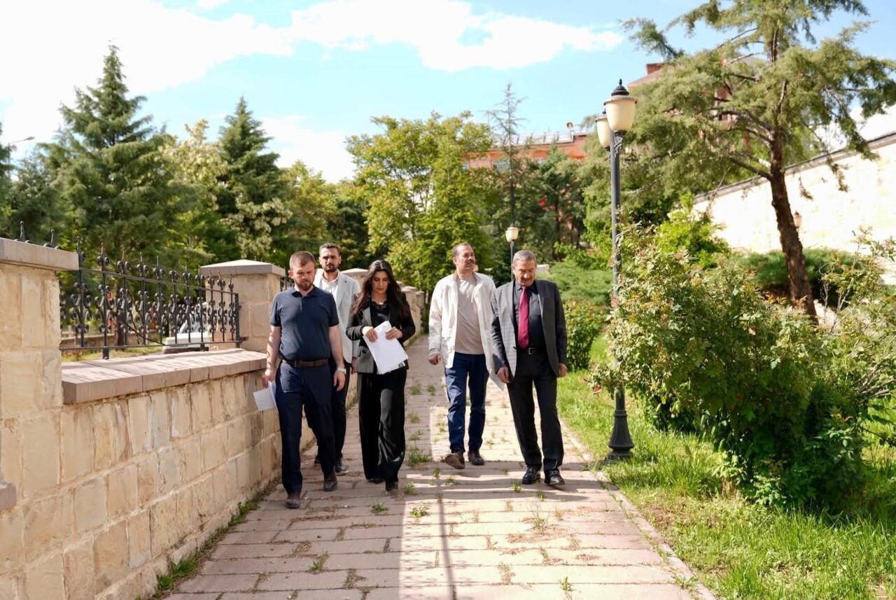 Malatya’nın Darende Belediye Başkanı Alican Bozkurt, Tarihi Yusuf Paşa Bedesteni’nde