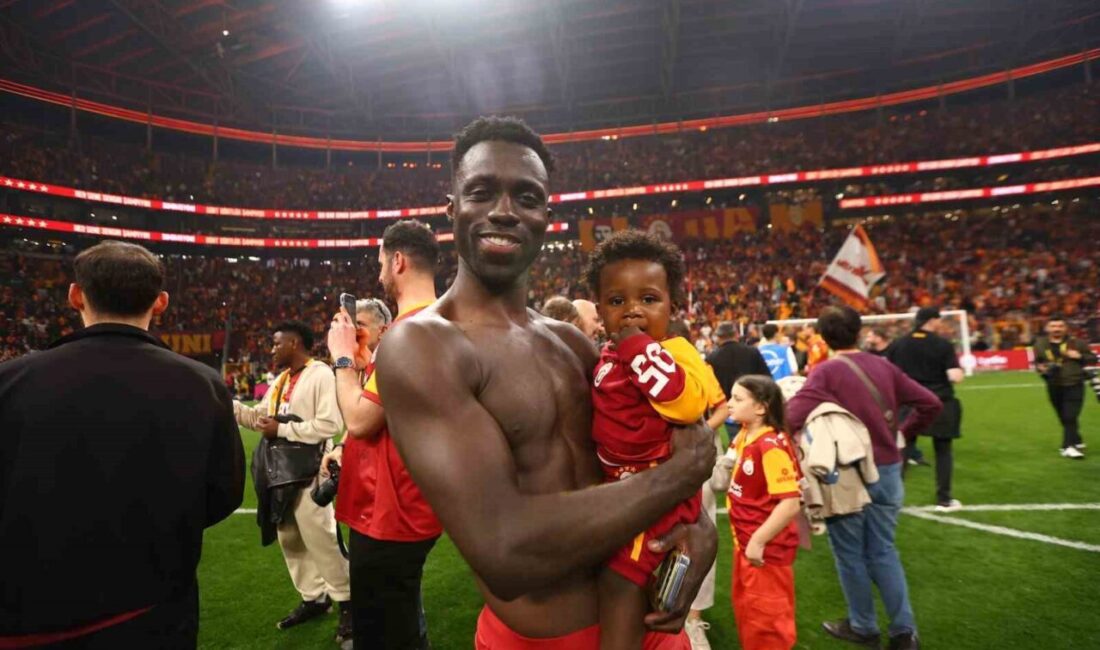 Galatasaray’ın Kolombiyalı futbolcusu Davinson Sanchez, Süper Lig’de şampiyon oldukları Antalyaspor