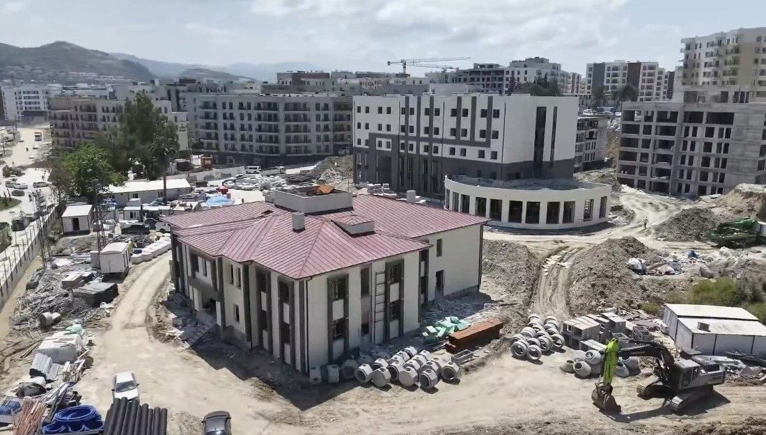 Hatay Valisi Mustafa Masatlı, Defne ilçesinde yapımı devam eden İlçe