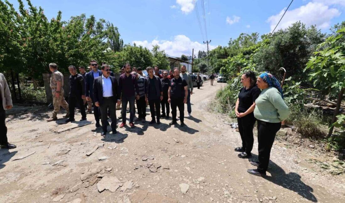 Hatay Valisi Mustafa Masatlı, yoğun yağışların ardından Defne ilçesinde su