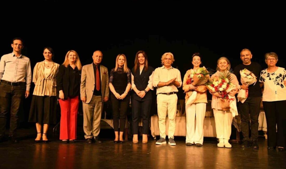 Yunusemre Belediyesi ile Manisa Büyükşehir Belediyesi iş birliğinde sahnelenen “Demans