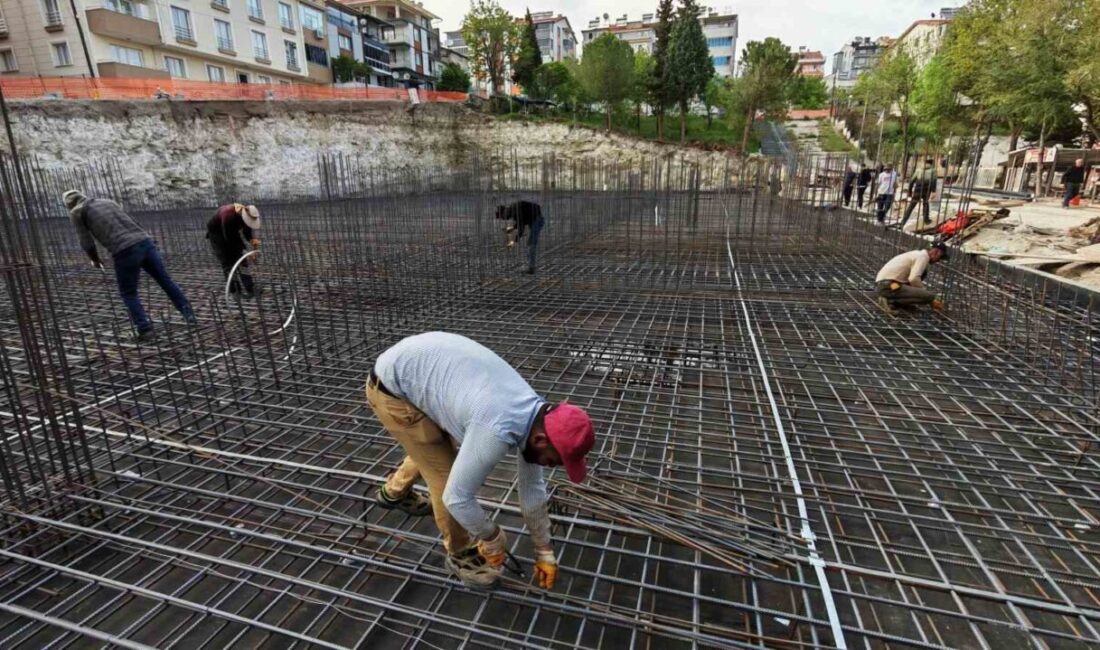 Manisa’nın Demirci ilçesinde, gençlerin sosyal, kültürel ve sportif gelişimlerine öncülük