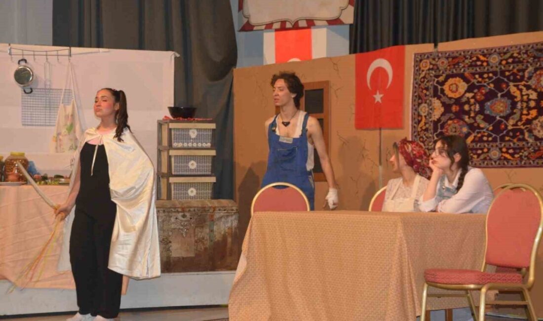 Manisa’nın Demirci ilçesinde 15-21 Mayıs Gençlik Haftası etkinlikleri kapsamında resim