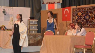 Manisa’nın Demirci ilçesinde 15-21 Mayıs Gençlik Haftası etkinlikleri kapsamında resim