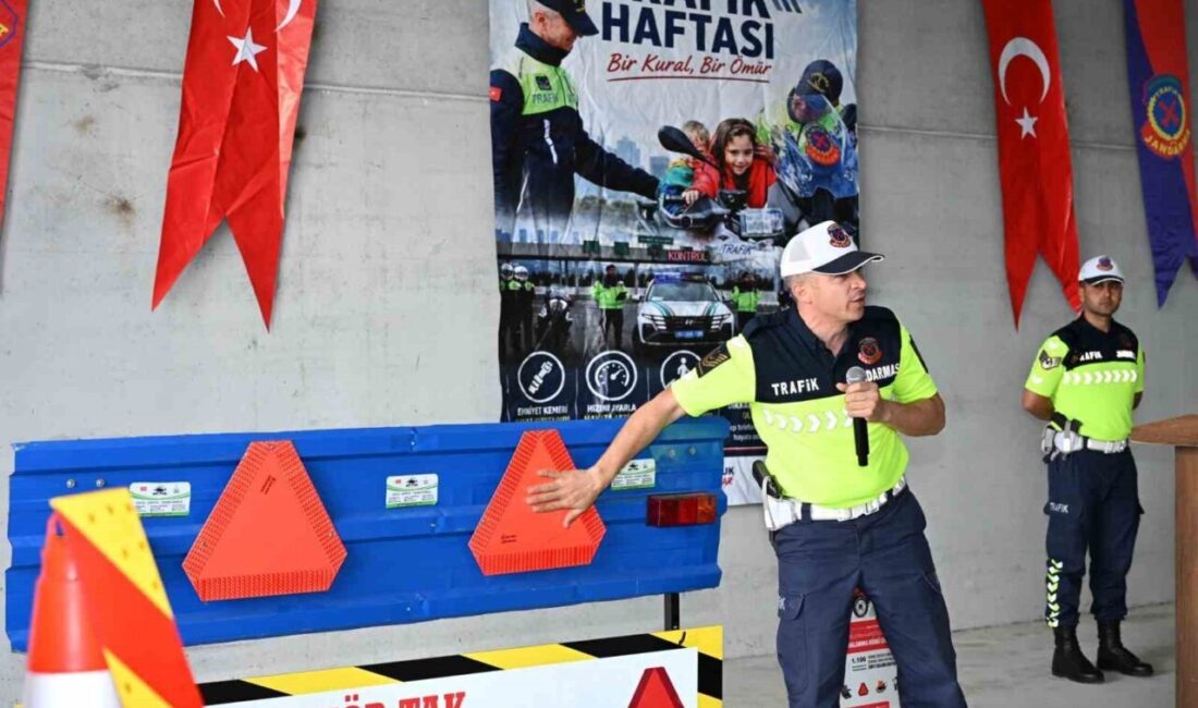 Manisa’nın Demirci ilçesinde, tarım sezonunun yoğunlaşmasıyla birlikte traktör ve motosiklet