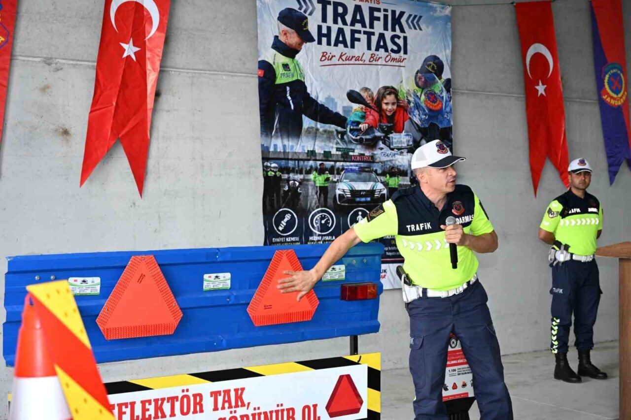 Manisa’nın Demirci ilçesinde, tarım sezonunun yoğunlaşmasıyla birlikte traktör ve motosiklet