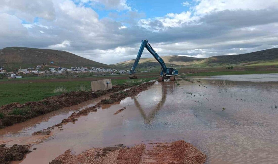 Bayburt’un Demirözü ilçesinde aşırı yağışlar ve kar erimeleri nedeniyle debisi
