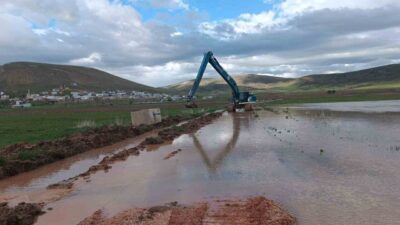 Bayburt’un Demirözü ilçesinde aşırı yağışlar ve kar erimeleri nedeniyle debisi