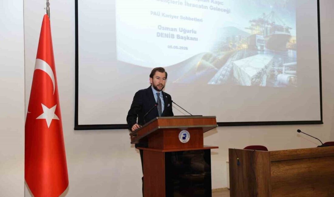 Denizli’de üniversiteli gençlere yönelik düzenlenen kariyer sohbetlerine konuk olan DENİB