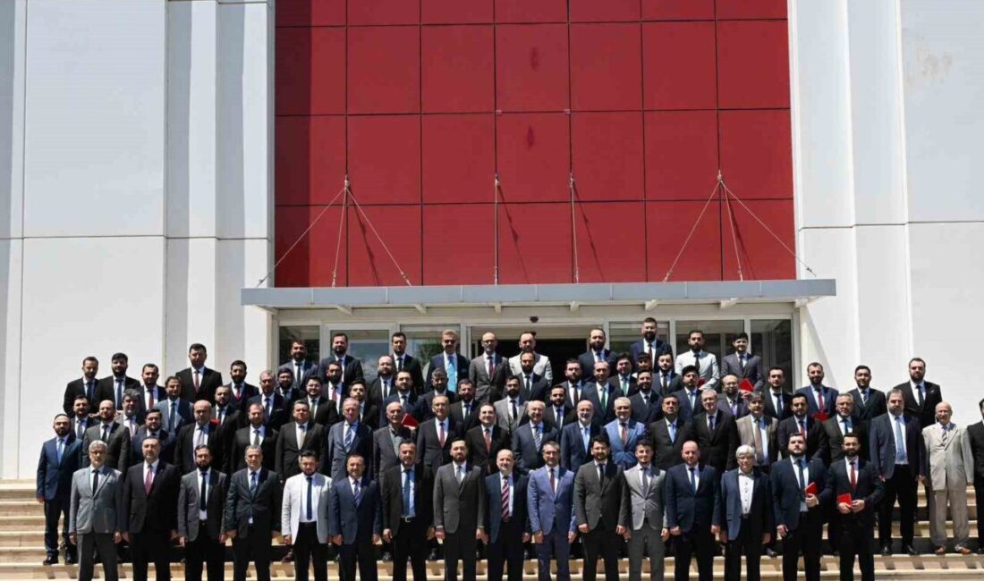 Denizli Dini Yüksek İhtisas Merkezi’nde düzenlenen 3’üncü Dönem Mezuniyet Programı’nda