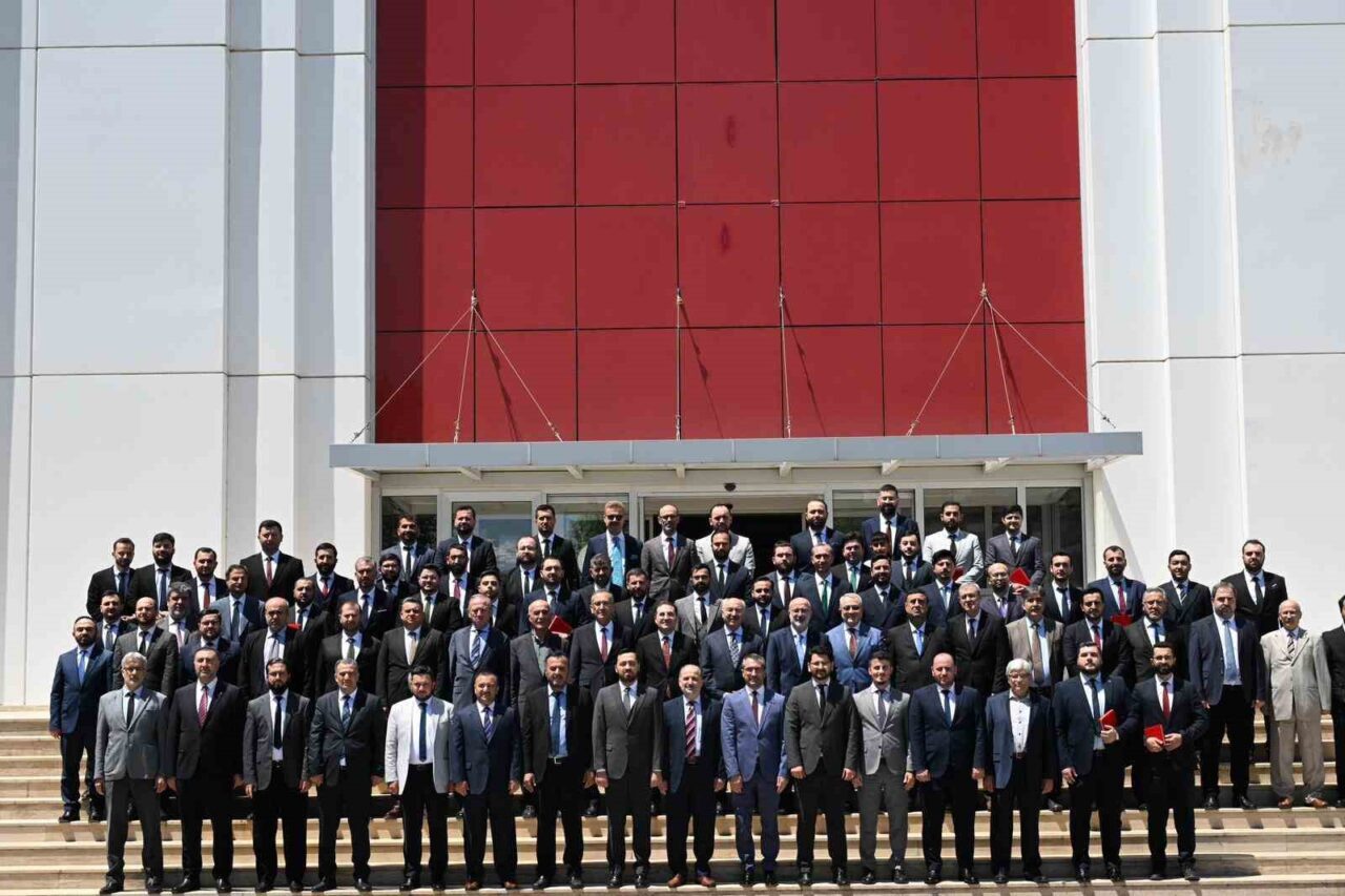 Denizli Dini Yüksek İhtisas Merkezi’nde düzenlenen 3’üncü Dönem Mezuniyet Programı’nda