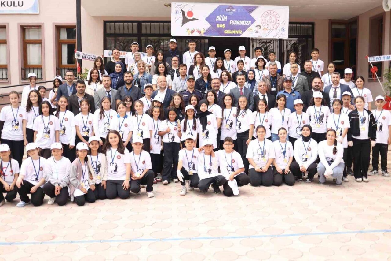 Denizli’nin Güney ilçesinde, Fevzi Tokat Ortaokulu öğrencileri tarafından hazırlanan Bilim
