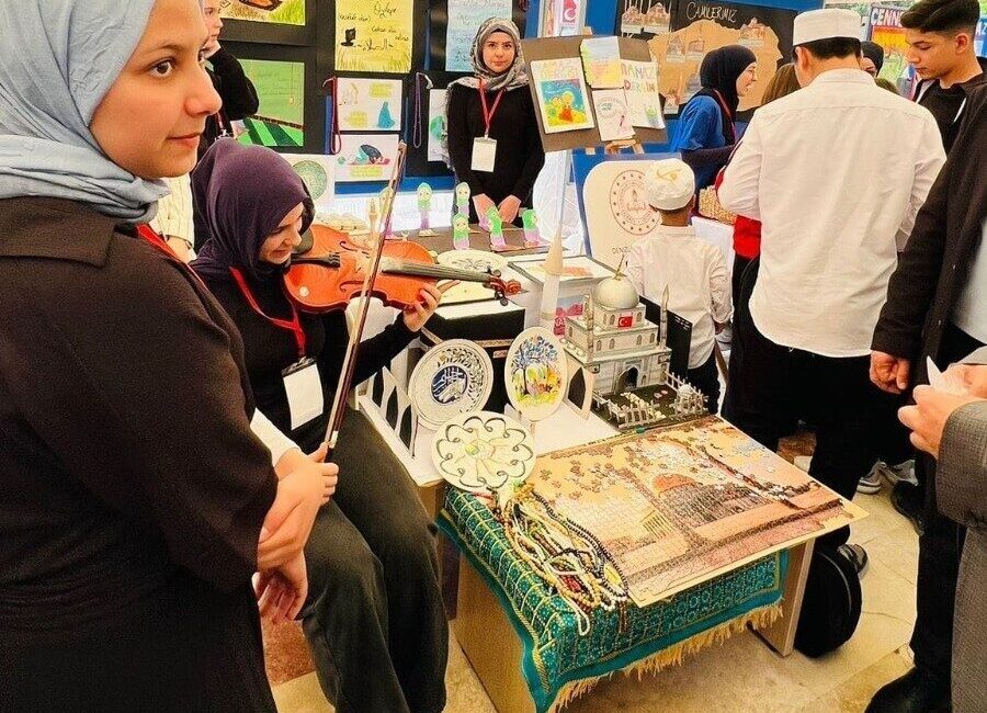 Denizli’de ilk kez düzenlenen “Vakti Kuşanmak” etkinliği kapsamında 25 okulun