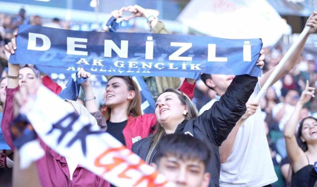 AK Parti Gençlik Kolları tarafından Kocaeli’nde düzenlenen ‘Bir Gençlik Şöleni’ne