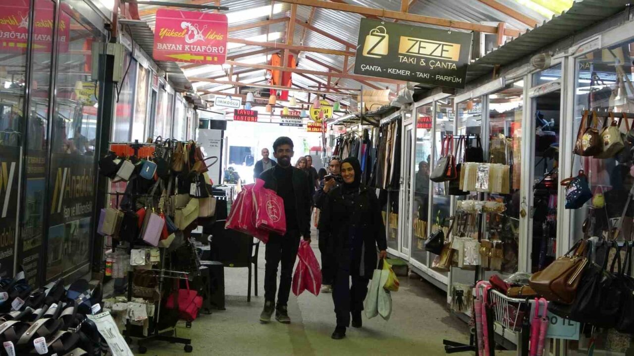 Kahramanmaraş merkezli depremlerin ardından yaralarını sarmaya çalışan Malatya’da, Kurban Bayramı