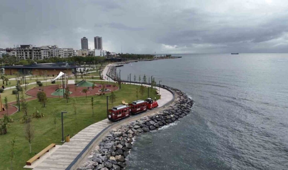 Hatay’ın İskenderun ilçesinde depremde zarar gören ve ihya çalışmalarıyla yeniden